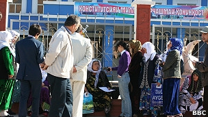 В Таджикистане прошел пикет против пыток в тюрьмах  
