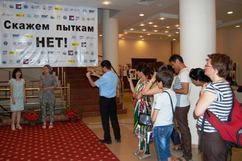 Таджикистан говорит пыткам «Нет!»